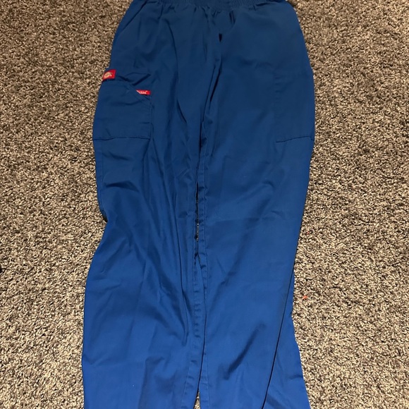 Scrubs Lot! - Picture 6 of 7